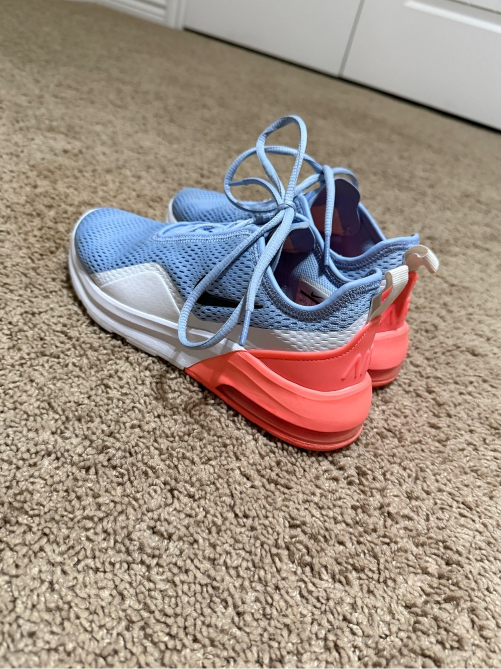 Nike Women's Sky Blue Mesh Running Shoes with Coral Heel and Black Swoosh - Picture 4 of 8